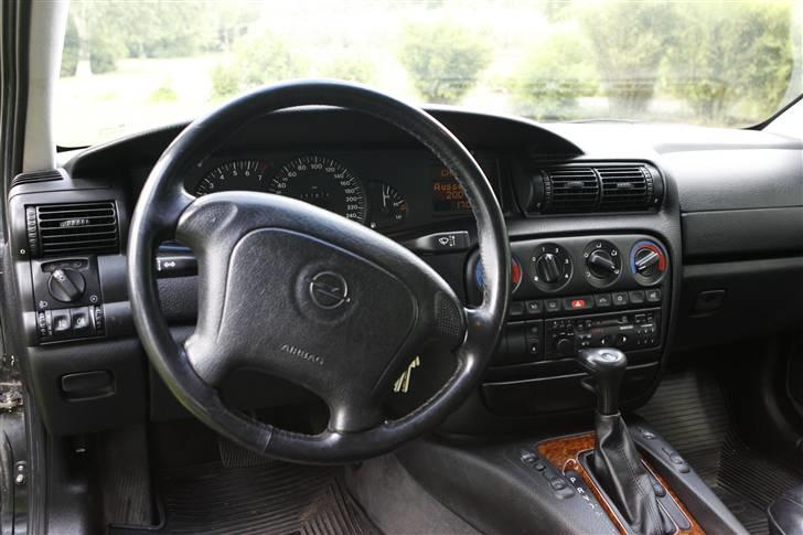 Opel Omega B 2,5 V6 solgt billede 7