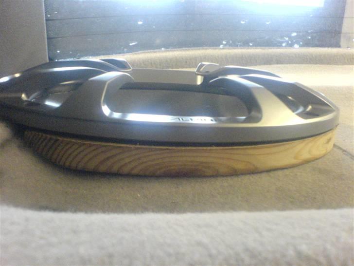 Opel Vectra (Solgt) - Højtaler med træplade før der kom filt på billede 6