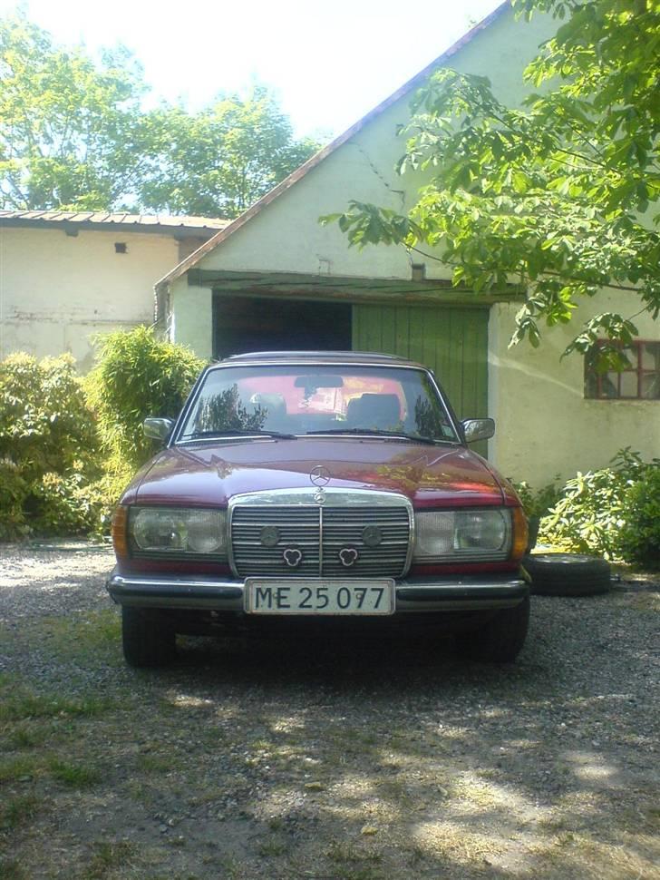 Mercedes Benz W123 240D  **1.200.000 km billede 3