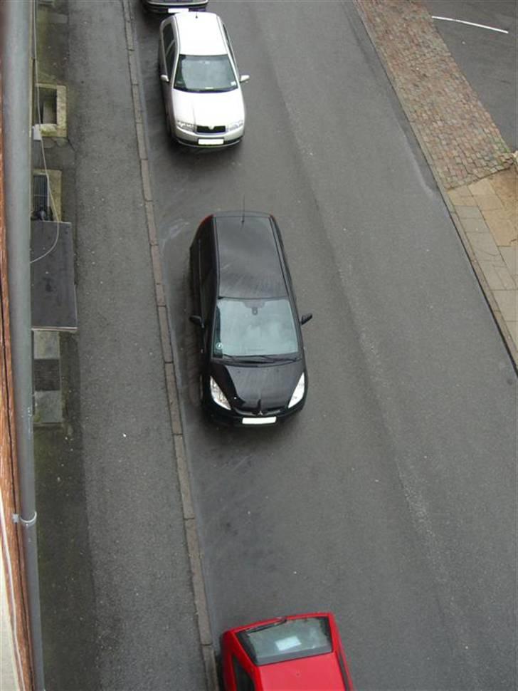 Mitsubishi Colt Coolpack - View af bilen fra lejligheden billede 7