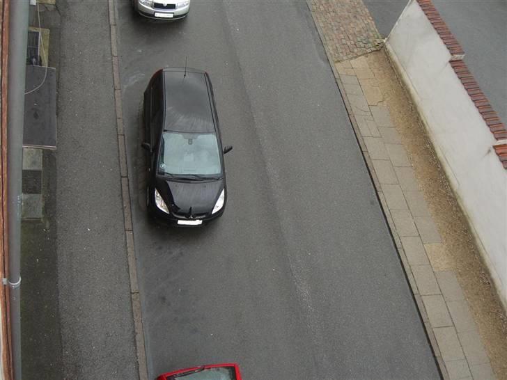 Mitsubishi Colt Coolpack - View af bilen fra lejligheden billede 9