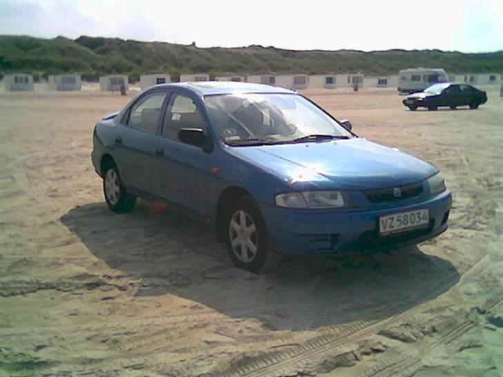 Mazda 323 sedan billede 3