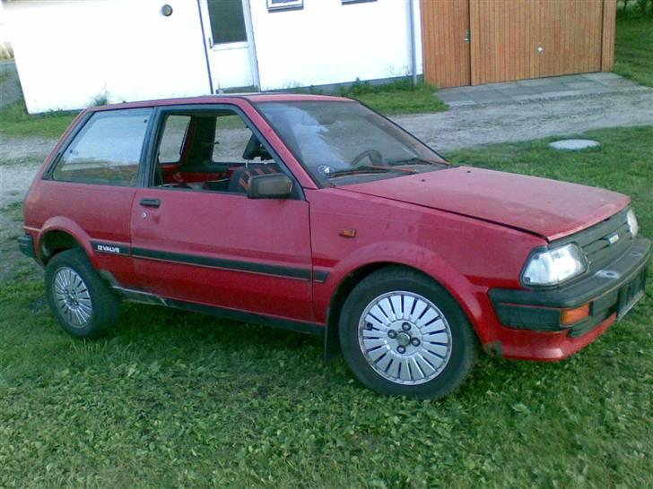 Toyota Starlet 1,3s solgt - Den trænger til af blive poleret men det kommer nok engang. billede 1