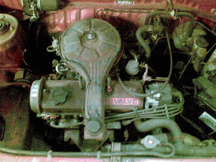 Toyota Starlet 1,3s solgt - Motoren savler lidt så det skal også laves. billede 7