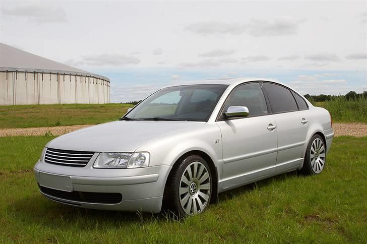 VW Passat 3B *solgt* - Så blev de sidste dørlister og panel lister indfarvet billede 14