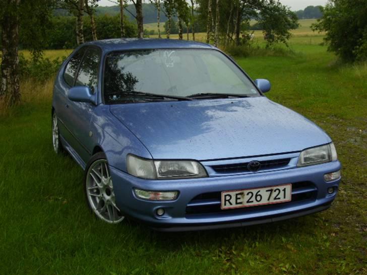 Toyota Corolla 1,6 GSI - Hvorfor bliver nummerplader altid så grimme med tiden...? billede 1