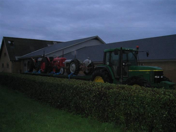 Nissan Sunny LX - SOLGT - Læsset og klar til Veteran traktortræf i Brørup 2007 (min fætters Guldfugl, den gamles Bukh og min fætters kammerat Ford) billede 18