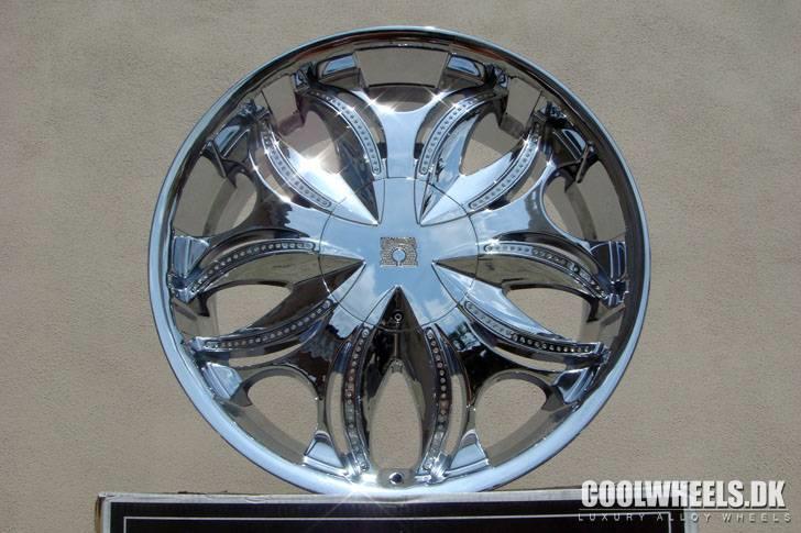 Hyundai Tiburon"Spartacus" *Solgt* - Mmmm Chrome og krystaler ;) Se under mine fotoalbums for at se flere billeder af denne fælg! billede 13