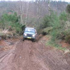 Land Rover defender <SOLGT>