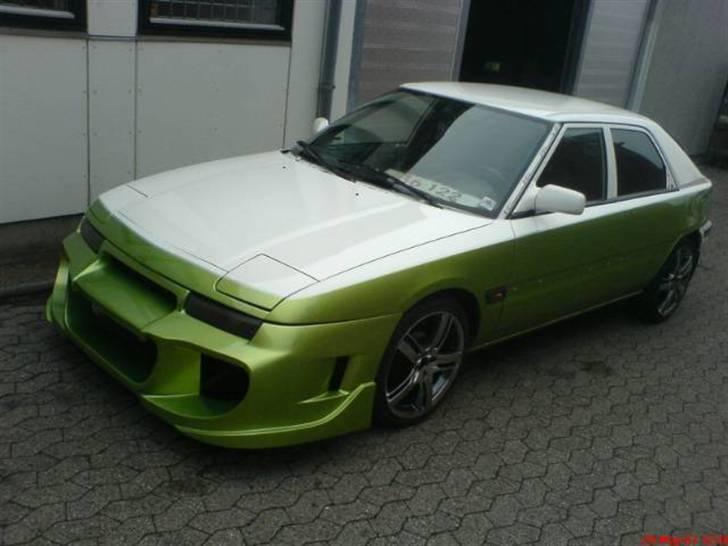 Mazda 323f - ja så blev den malet, det her er lige et lille smuger på den der kommer flere når den helt samlet  billede 15