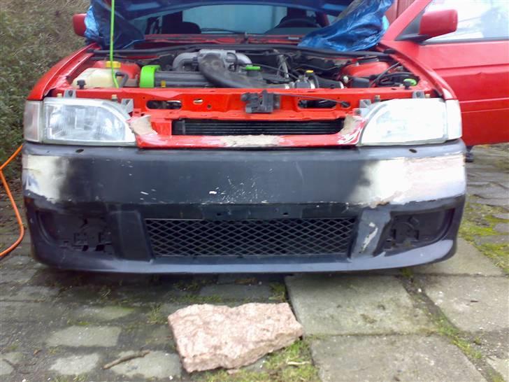 Ford Escort (MK6) Solgt...! - hjemmelavet frontkofanger overdel fra en Escort og underdelen er fra en Mazda 3 (ikke færdig endnu og der kommer tågelys med zenon i) billede 5