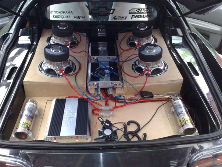 Chevrolet Camaro Z28 - Mangler en forstærker, lys og alu lister og filt - så skulle det være klar :-) billede 17