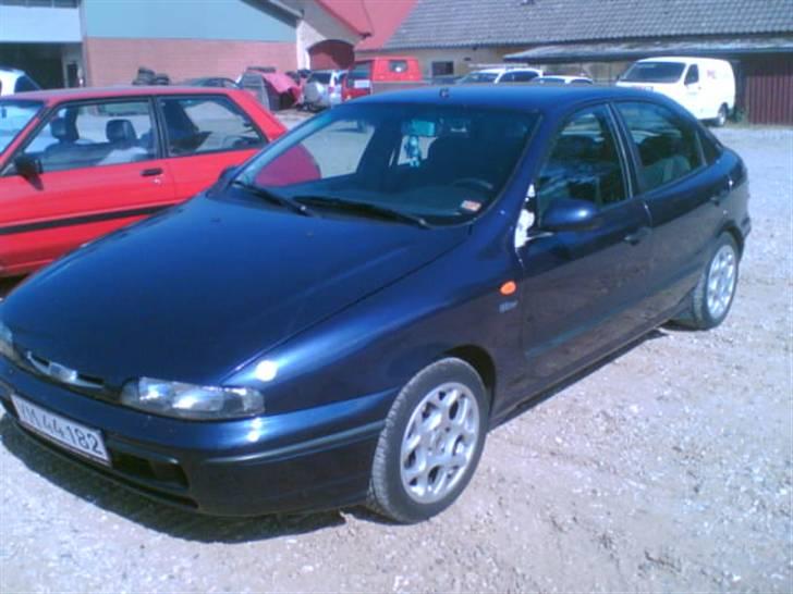 Fiat Brava sx *Solgt* - Ikke brede, men det var hva budgettet tilrådede.... I sommers da den skulle til halv-årig tjeck... Har fået lavvet Spejlene siden da! billede 19