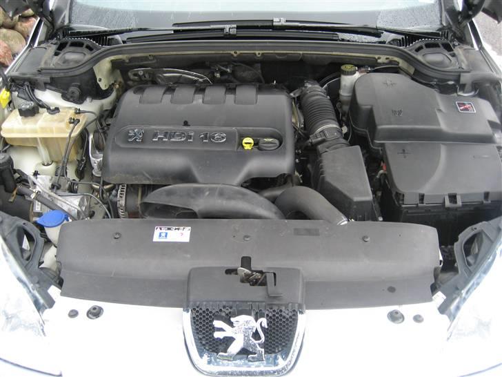 Peugeot 407 2,0 16v HDI SOLGT - Ikke meget plads tilbage billede 4