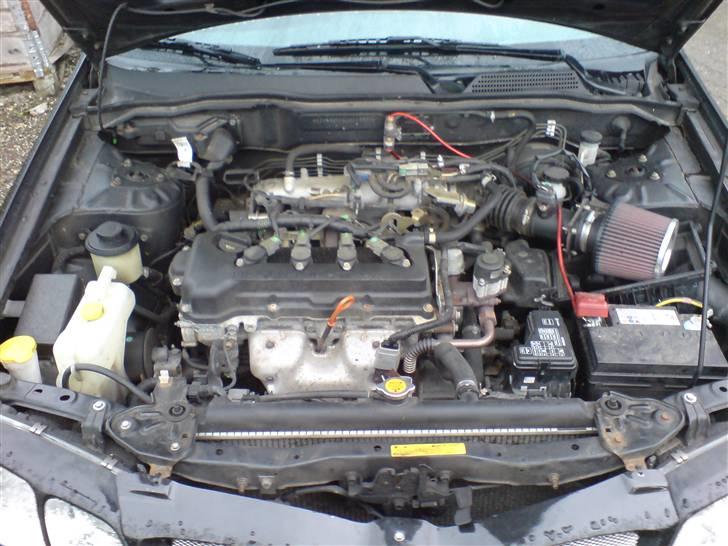 Nissan Almera - Motoren er der ikke pillet så meget ved. Kun fået K&N på billede 7