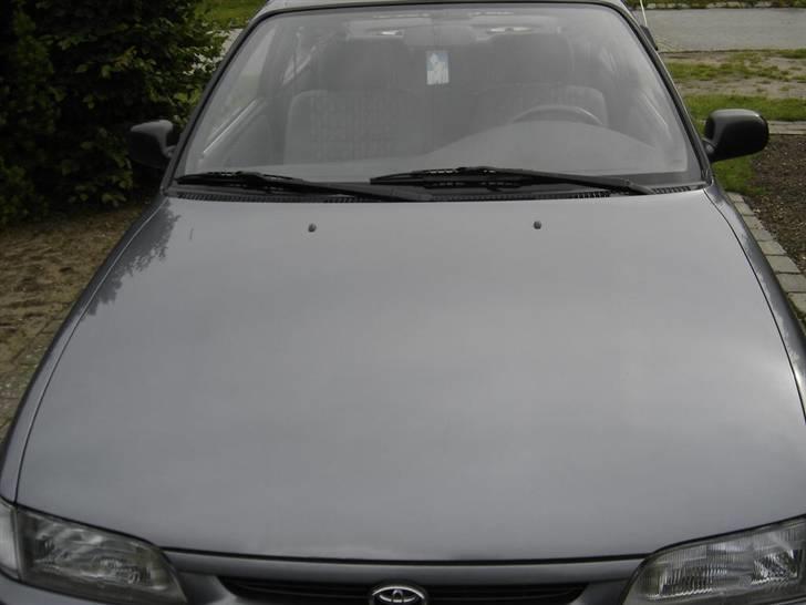 Toyota corolla - bil forfra billede 2