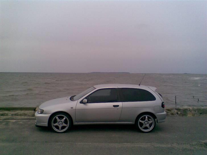 Nissan - Almera GTI - Kan vist ikke rigtigt skjule den har haft en skade ;-) billede 7