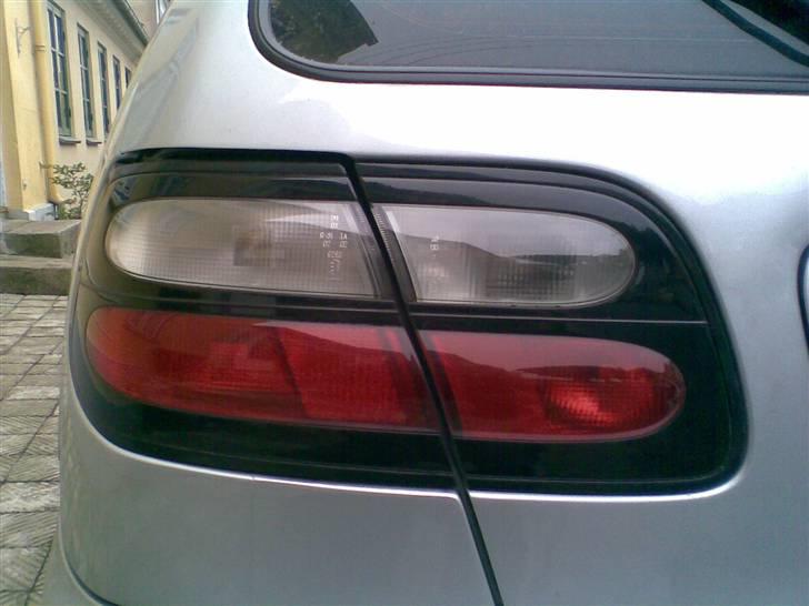 Nissan - Almera GTI - Malede baglygterne sorte "uden om" så de matcher til forlygterne... billede 12