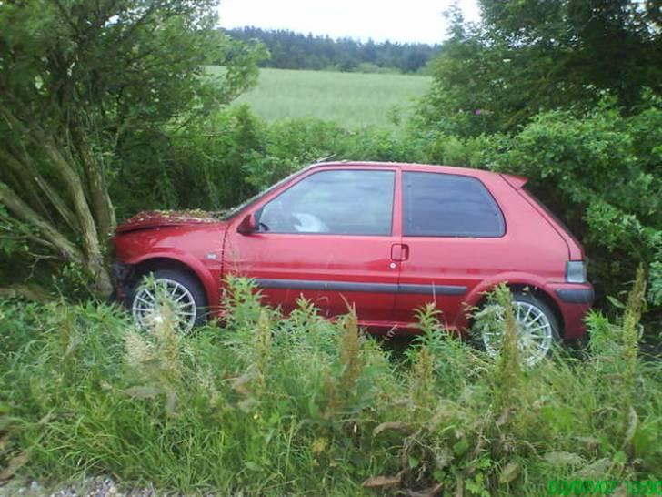 Peugeot 106 GTI   *R.I.P.*  :`-( - Det var så den peugeot :-( Totalskadet... snøft snøft :`-( billede 13