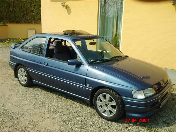 Ford Escort 1,8 16V CL solgt billede 1