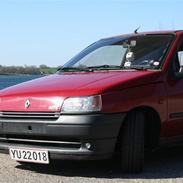 Renault Clio (solgt) / død :'(