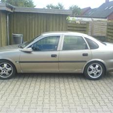 Opel Vectra b 2.0i   SOLGT!!