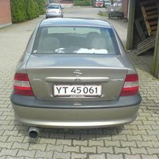 Opel Vectra b 2.0i   SOLGT!!