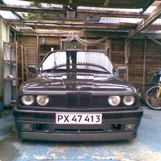 BMW E30 320i 