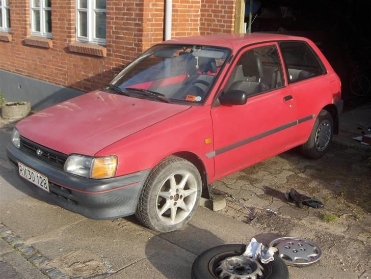 Toyota Starlet - igen, læg mærke til farven billede 6