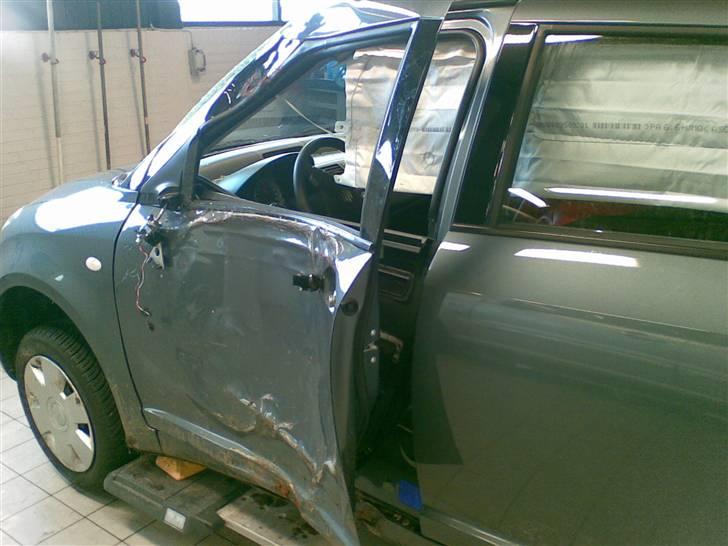 Suzuki Swift *DØD* - Ja der stod sku er træ i vejen. billede 8