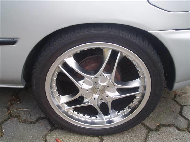 Toyota corolla  glx ...solgt... - skal lige have malet tromlerne. billede 8