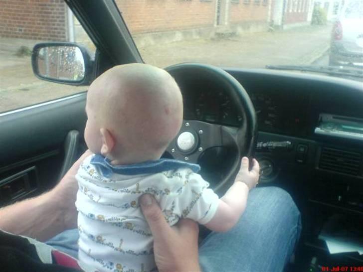 Toyota Corolla SOLGT :-( - Knægten på 5måneder skulle da lige køre bilen på plads.. det skal jo læres billede 11