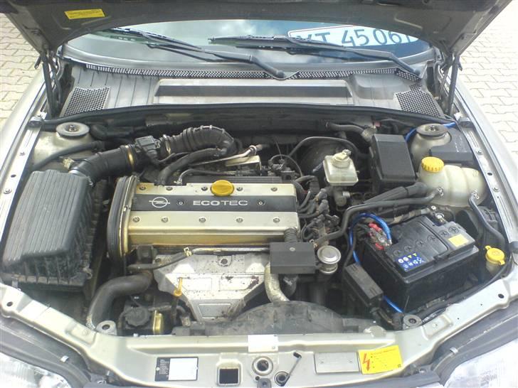 Opel Vectra b 2.0i   SOLGT!! billede 2