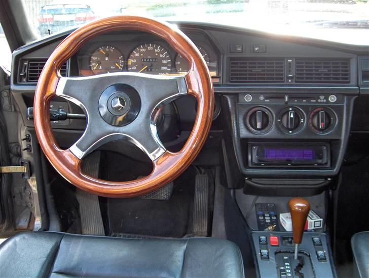 Mercedes Benz 190E SOLGT billede 5