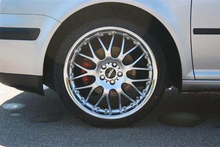 VW -->GOLF IV / 4 TDI<-- - Nye fælge og røde bremse calibraerne  billede 6