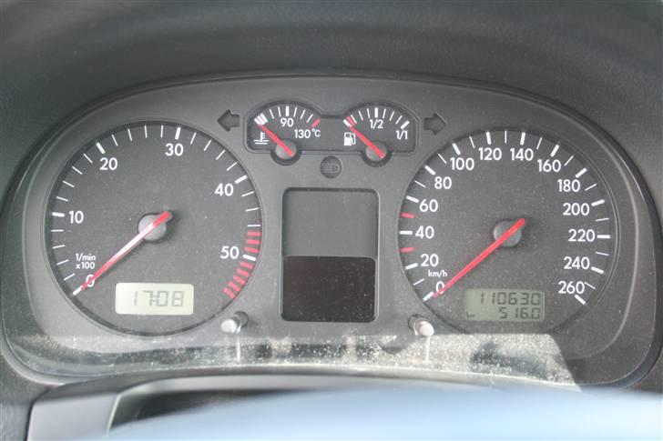 VW -->GOLF IV / 4 TDI<-- - Speedomteret før chrom ringene billede 7