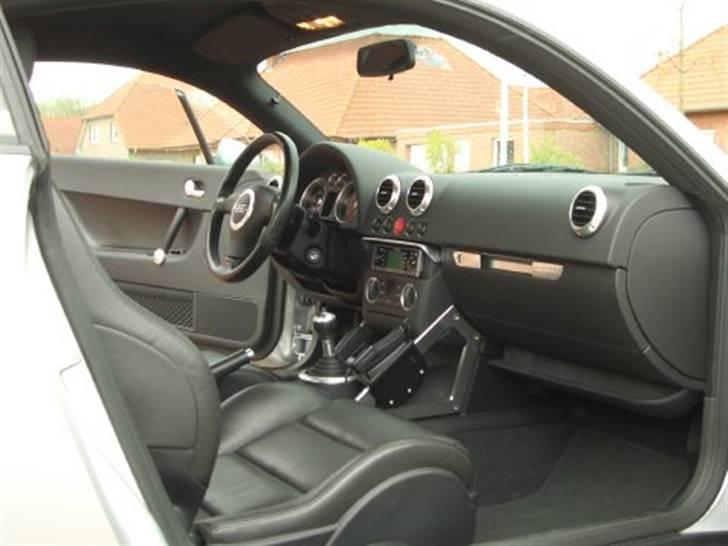 Audi TT Quattro - Dejlig lækker læderkabine som stadig dufter nyt. billede 6