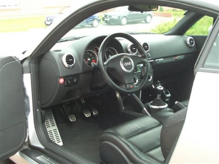 Audi TT Quattro - Dejlig lækker læderkabine som stadig dufter nyt. billede 7