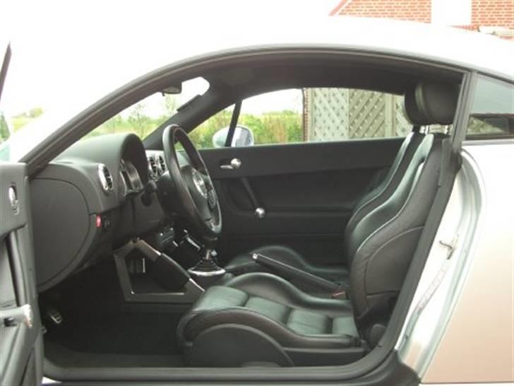 Audi TT Quattro - Dejlig lækker læderkabine som stadig dufter nyt. billede 8