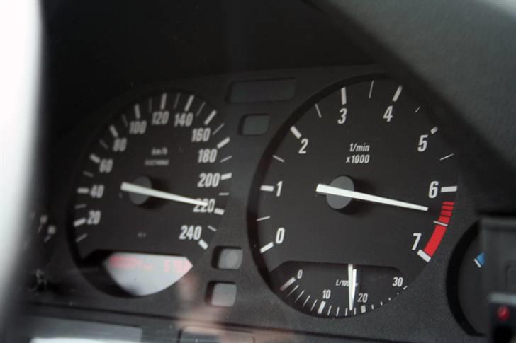 BMW    E34 520i  - Så var der ikke meget mere tilbage;o) billede 8