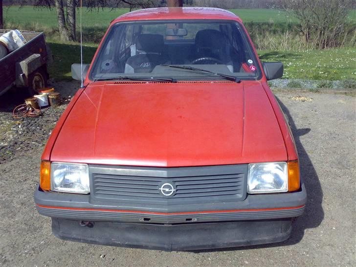 Opel Corsa NY ejer - Midtskrot - Den kedelige front, håber på der kommer lidt ændringer. billede 3