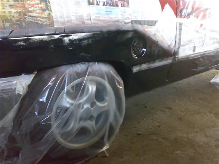 Opel Corsa NY ejer - Midtskrot - Så er der kommet sort metal lak på. billede 15