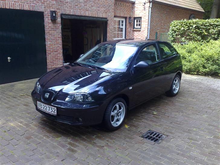 Seat Ibiza (solgt) - Sådan så den ud, da jeg købte den. Har sat vinterruller på de faelge, der fulgte med. billede 1