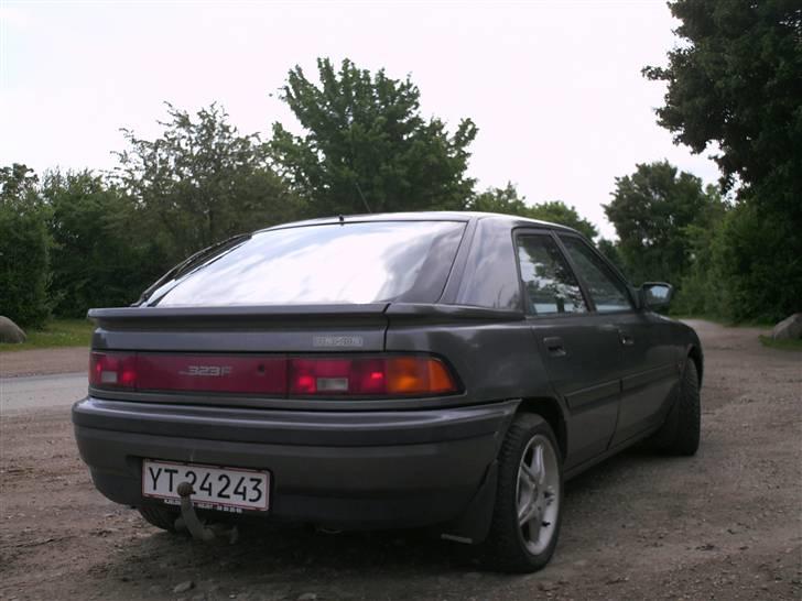 Mazda 323 F    billede 4