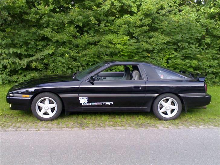 Toyota Supra Turbo - Stickers kom af efter contest, ser jo forfærdeligt ud!! Skamfering af bilen! billede 14