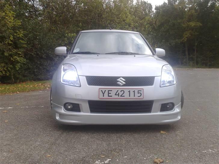 Suzuki Swift *SOLGT* - så kom der xenon i Swiften :P billede 1