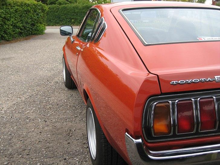 Toyota Celica 2000 Liftback - Old school former, brede bagskærme, smiley kofangere & en lille smule anderøv billede 2