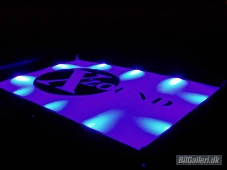 VW Golf 2 - Skildtet er egenlig lilla som bilen, men den lilla farve bliver blå når man tager billeder af det... billede 7