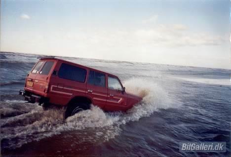 Toyota Landcruiser HJ60 *SOLGT* - stor dukkert i løkken vandløb der render ud i vesterhavet billede 7