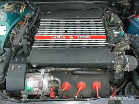 Lancia Thema 8.32 - Motor billede 6